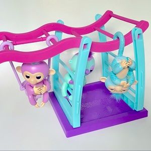 Fingerling Playset & 3 Fingerlings w/ Box